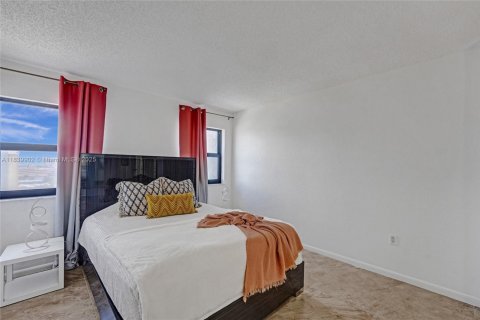 Condo in Hollywood, Florida, 2 bedrooms  № 1830943 - photo 30
