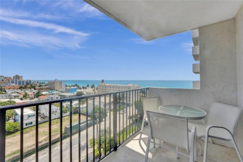 Condo in Hollywood, Florida, 2 bedrooms  № 1830943 - photo 3