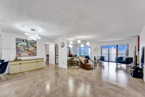 Condo in Hollywood, Florida, 2 bedrooms  № 1830943 - photo 5