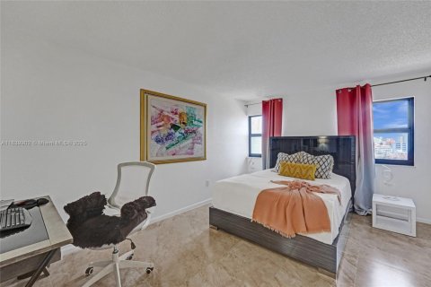 Condo in Hollywood, Florida, 2 bedrooms  № 1830943 - photo 28