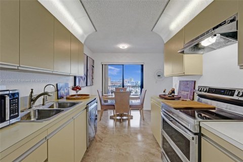 Condo in Hollywood, Florida, 2 bedrooms  № 1830943 - photo 15
