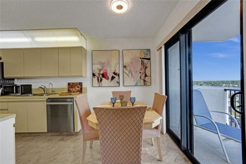 Condo in Hollywood, Florida, 2 bedrooms  № 1830943 - photo 13
