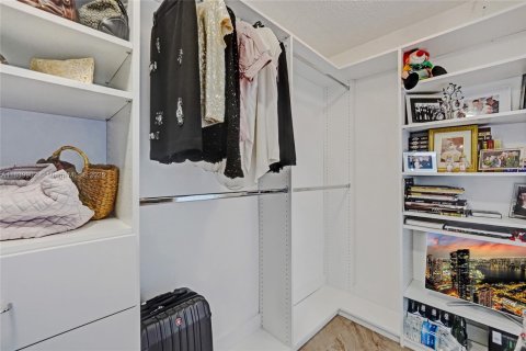 Condo in Hollywood, Florida, 2 bedrooms  № 1830943 - photo 23