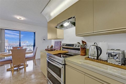 Condo in Hollywood, Florida, 2 bedrooms  № 1830943 - photo 16