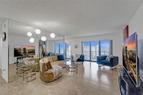 Condo in Hollywood, Florida, 2 bedrooms  № 1830943 - photo 6
