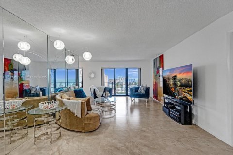 Condo in Hollywood, Florida, 2 bedrooms  № 1830943 - photo 7