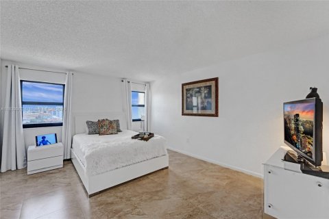 Condo in Hollywood, Florida, 2 bedrooms  № 1830943 - photo 19