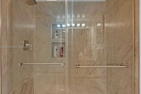 Condo in Hollywood, Florida, 2 bedrooms  № 1830943 - photo 27