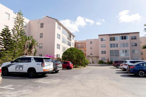 Condo in Lauderdale Lakes, Florida, 2 bedrooms  № 2172564