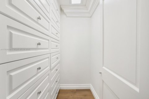 Купить виллу или дом в Майами-Бич, Флорида 4 спальни, 492.01м2, № 1711257 - фото 28