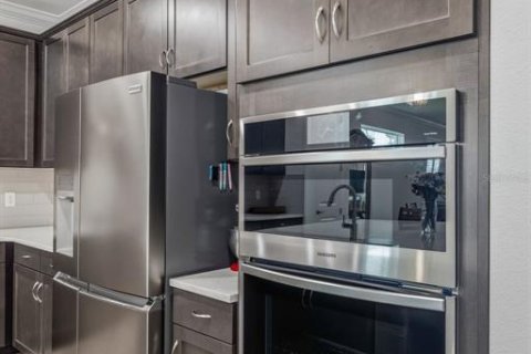 Купить виллу или дом в Аполло-Бич, Флорида 8 комнат, 219.16м2, № 2283977 - фото 13