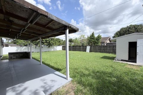 House in Homestead, Florida 3 bedrooms, 109.16 sq.m. № 2193068 - photo 11