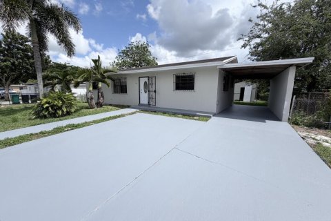 House in Homestead, Florida 3 bedrooms, 109.16 sq.m. № 2193068