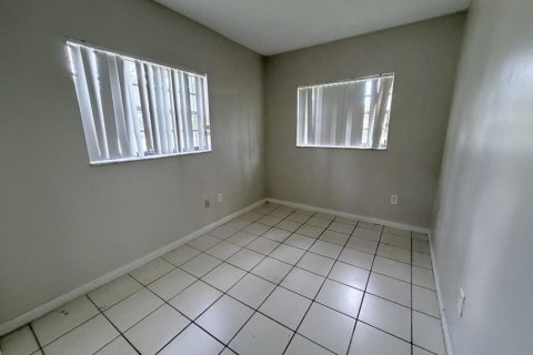 House in Homestead, Florida 3 bedrooms, 109.16 sq.m. № 2193068 - photo 6