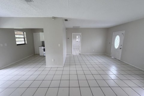 House in Homestead, Florida 3 bedrooms, 109.16 sq.m. № 2193068 - photo 2