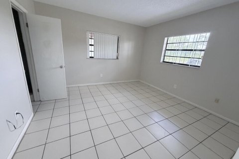 House in Homestead, Florida 3 bedrooms, 109.16 sq.m. № 2193068 - photo 5
