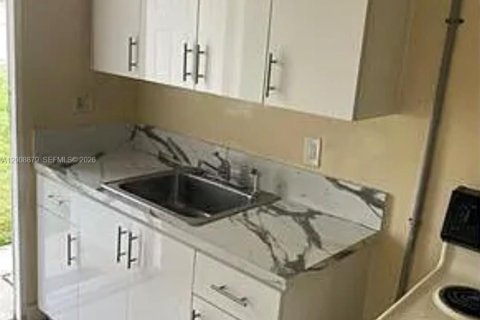 Immobilier commercial à vendre à Homestead, Floride: 106.84 m2 № 2170951 - photo 5
