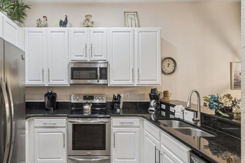 Condo in Davenport, Florida, 3 bedrooms № 2229876 - photo 14