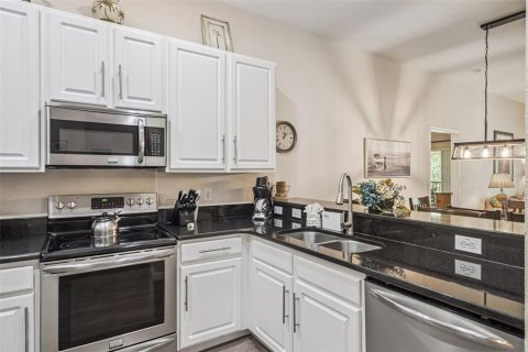 Condo in Davenport, Florida, 3 bedrooms № 2229876 - photo 13