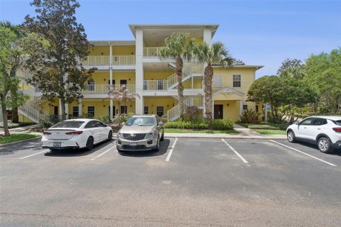 Condo in Davenport, Florida, 3 bedrooms № 2229876 - photo 2