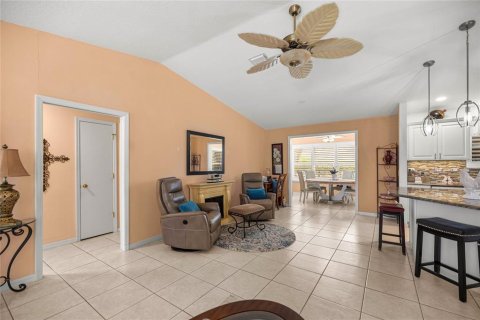 House in The Villages, Florida 3 bedrooms, 141.86 sq.m. № 1913518 - photo 8