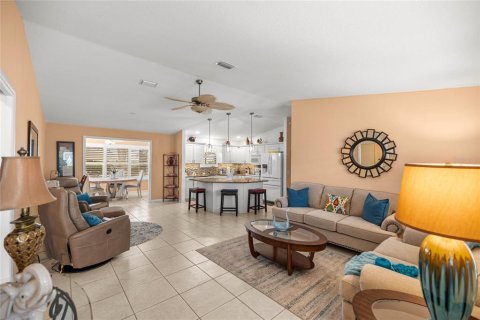 House in The Villages, Florida 3 bedrooms, 141.86 sq.m. № 1913518 - photo 9