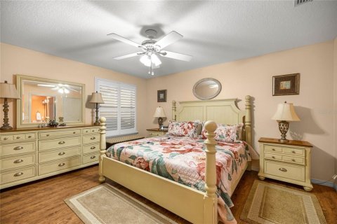 House in The Villages, Florida 3 bedrooms, 141.86 sq.m. № 1913518 - photo 16