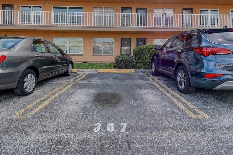Condominio en venta en Kenneth City, Florida, 1 dormitorio, 80.82 m2 № 1565982 - foto 19
