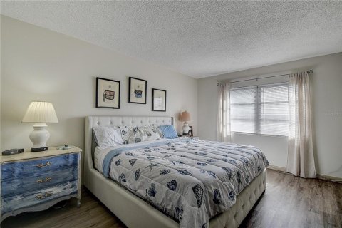Condominio en venta en Kenneth City, Florida, 1 dormitorio, 80.82 m2 № 1565982 - foto 16