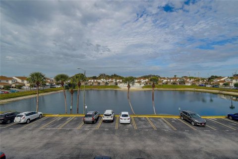 Condominio en venta en Kenneth City, Florida, 1 dormitorio, 80.82 m2 № 1565982 - foto 3