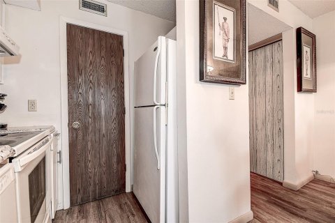 Condominio en venta en Kenneth City, Florida, 1 dormitorio, 80.82 m2 № 1565982 - foto 28