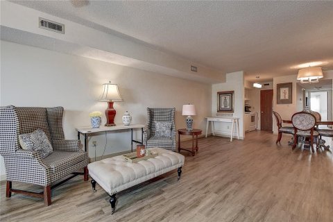 Condominio en venta en Kenneth City, Florida, 1 dormitorio, 80.82 m2 № 1565982 - foto 7