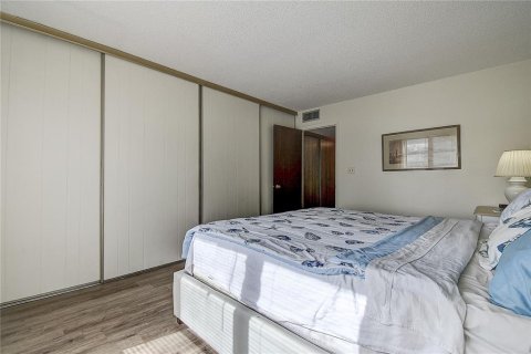 Condominio en venta en Kenneth City, Florida, 1 dormitorio, 80.82 m2 № 1565982 - foto 18