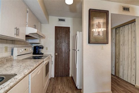 Condominio en venta en Kenneth City, Florida, 1 dormitorio, 80.82 m2 № 1565982 - foto 12