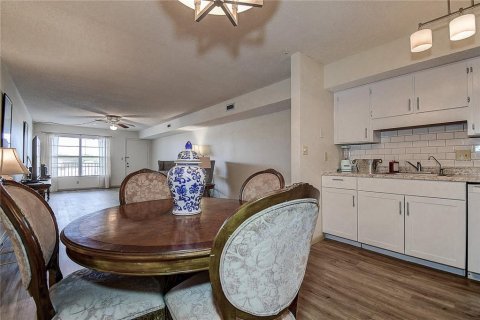 Condominio en venta en Kenneth City, Florida, 1 dormitorio, 80.82 m2 № 1565982 - foto 10