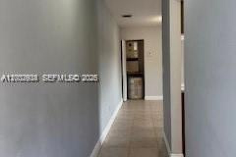 Снять в аренду кондоминиум в Санрайз, Флорида 2 спальни, 85.93м2, № 2066434 - фото 4