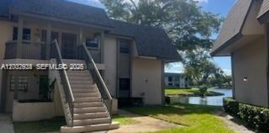 Кондоминиум с 2 спальнями в Санрайз, Флорида № 2066434