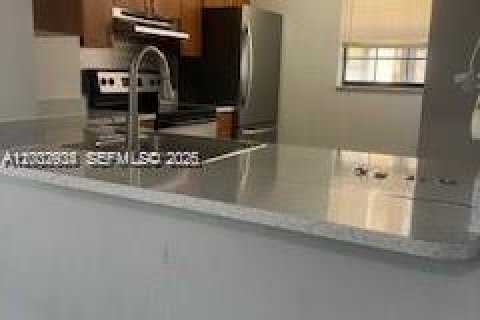 Снять в аренду кондоминиум в Санрайз, Флорида 2 спальни, 85.93м2, № 2066434 - фото 8