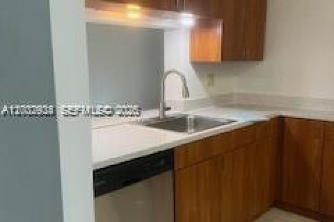 Снять в аренду кондоминиум в Санрайз, Флорида 2 спальни, 85.93м2, № 2066434 - фото 5