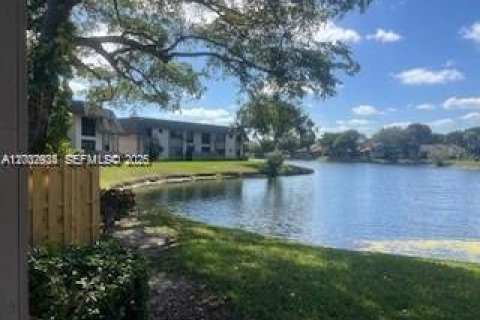 Снять в аренду кондоминиум в Санрайз, Флорида 2 спальни, 85.93м2, № 2066434 - фото 3