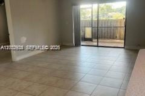 Снять в аренду кондоминиум в Санрайз, Флорида 2 спальни, 85.93м2, № 2066434 - фото 9