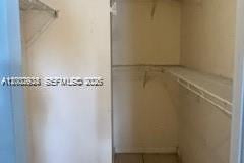 Снять в аренду кондоминиум в Санрайз, Флорида 2 спальни, 85.93м2, № 2066434 - фото 17