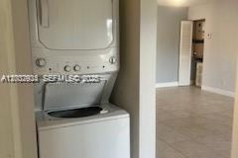 Снять в аренду кондоминиум в Санрайз, Флорида 2 спальни, 85.93м2, № 2066434 - фото 12