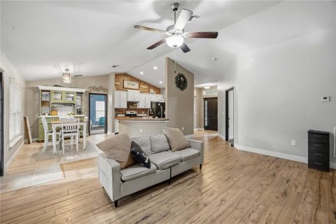 Villa ou maison à vendre à Port Charlotte, Floride: 4 chambres, 163.69 m2 № 2414069 - photo 3