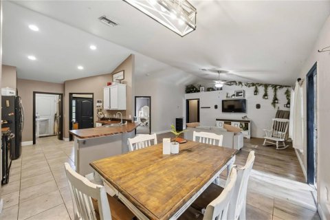 Villa ou maison à vendre à Port Charlotte, Floride: 4 chambres, 163.69 m2 № 2414069 - photo 6