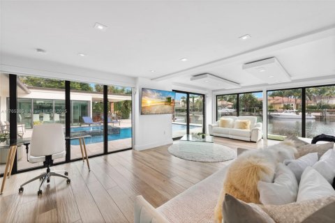 House in Hollywood, Florida 5 bedrooms, 337.89 sq.m. № 1716143 - photo 13