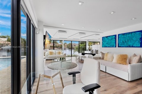 House in Hollywood, Florida 5 bedrooms, 337.89 sq.m. № 1716143 - photo 18