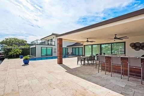House in Hollywood, Florida 5 bedrooms, 337.89 sq.m. № 1716143 - photo 2