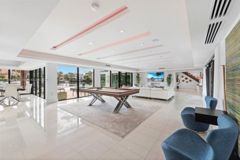 House in Hollywood, Florida 5 bedrooms, 337.89 sq.m. № 1716143 - photo 10