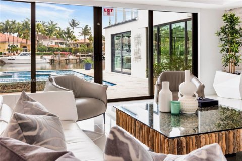 House in Hollywood, Florida 5 bedrooms, 337.89 sq.m. № 1716143 - photo 22
